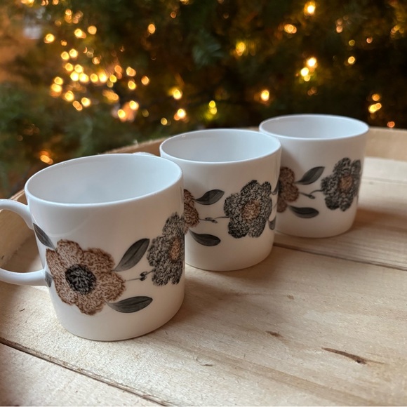 3 SUSIE COOPER Garland DEMITASSE COFFEE CUPS ESPRESSO ENGLAND FINE BONE China - Picture 2 of 10